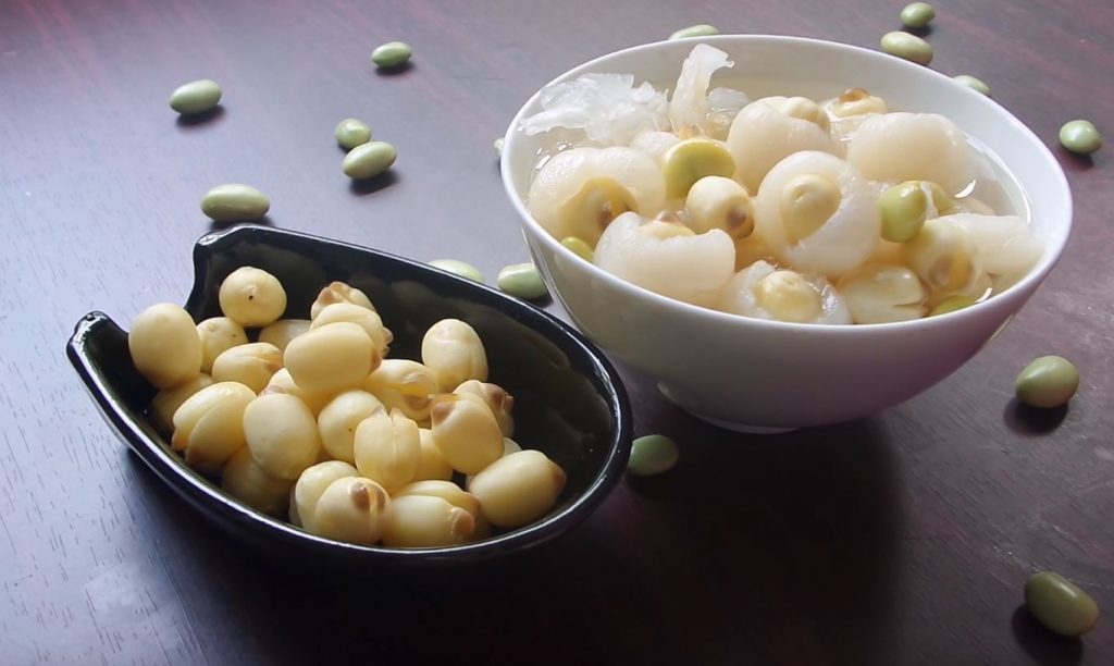 Hue lotus seed and longan sweet soup - Scooter Saigon Tour