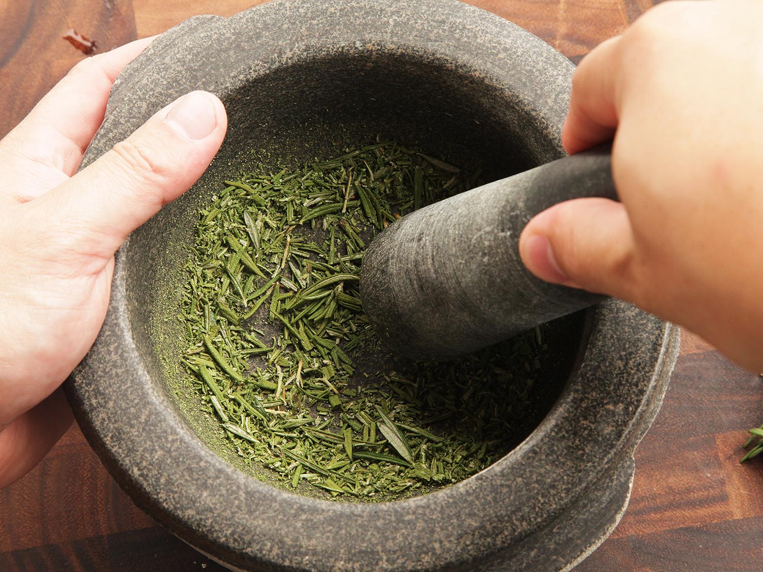Use the Microwave to Dry Your Herbs for Long-Lasting Intense ...