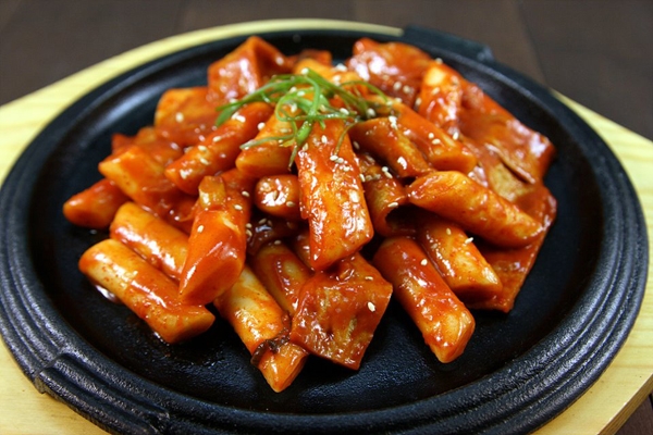 Hướng dẫn cách làm bánh Tteokbokki chuẩn ẩm thực Hàn Quốc