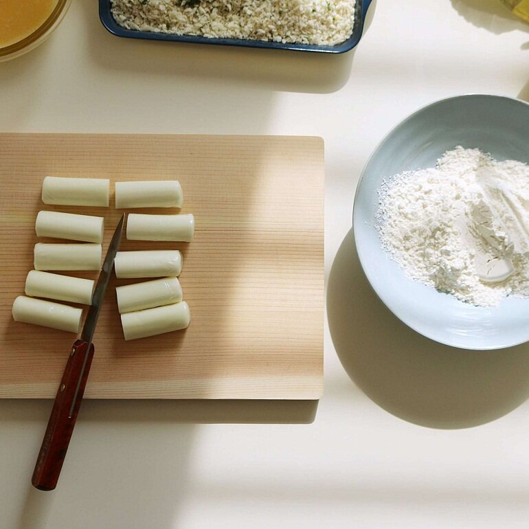 Phô mai que là gì? Hướng dẫn cách làm phô mai que ngon tại nhà cho trẻ